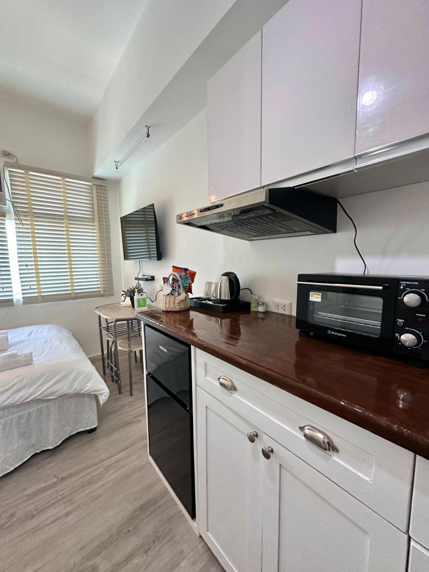 Studio One Condominium, Alabang - Bluu - Fiber Wi-Fi, Netflix-Ready Muntinlupa City Exterior foto