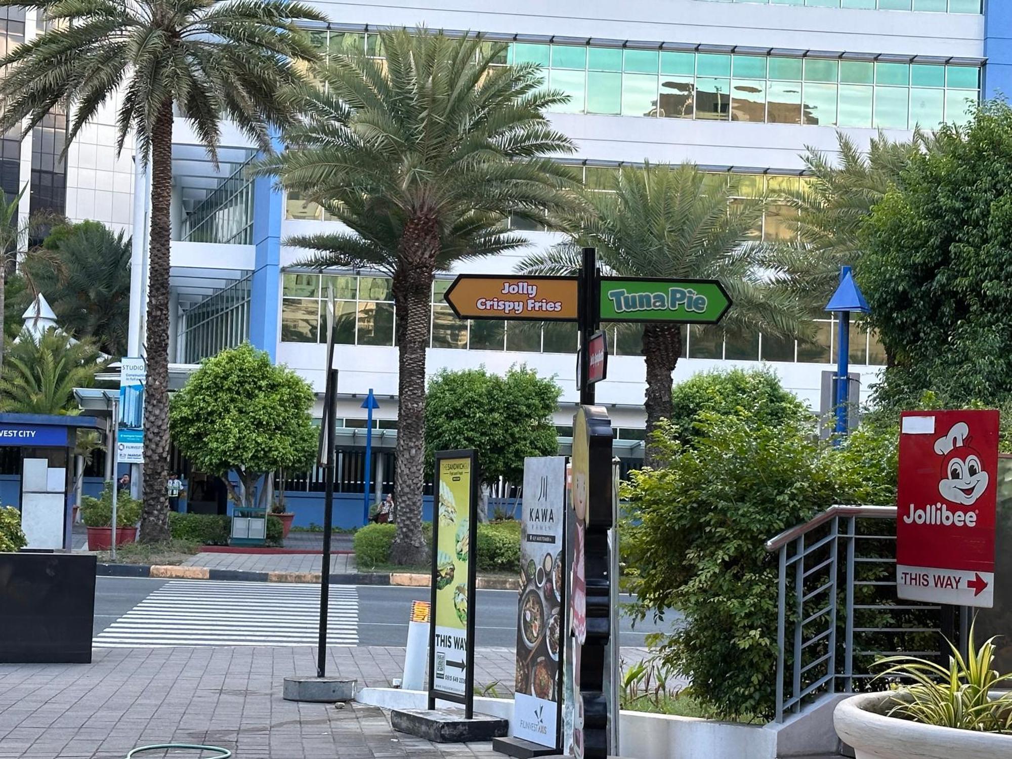 Studio One Condominium, Alabang - Bluu - Fiber Wi-Fi, Netflix-Ready Muntinlupa City Exterior foto